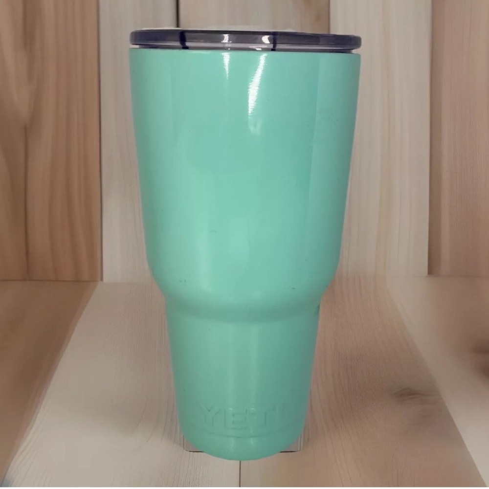 YETI Rambler 30 oz Tumbler with Lid SEAFOAM GREEN Used No Dent